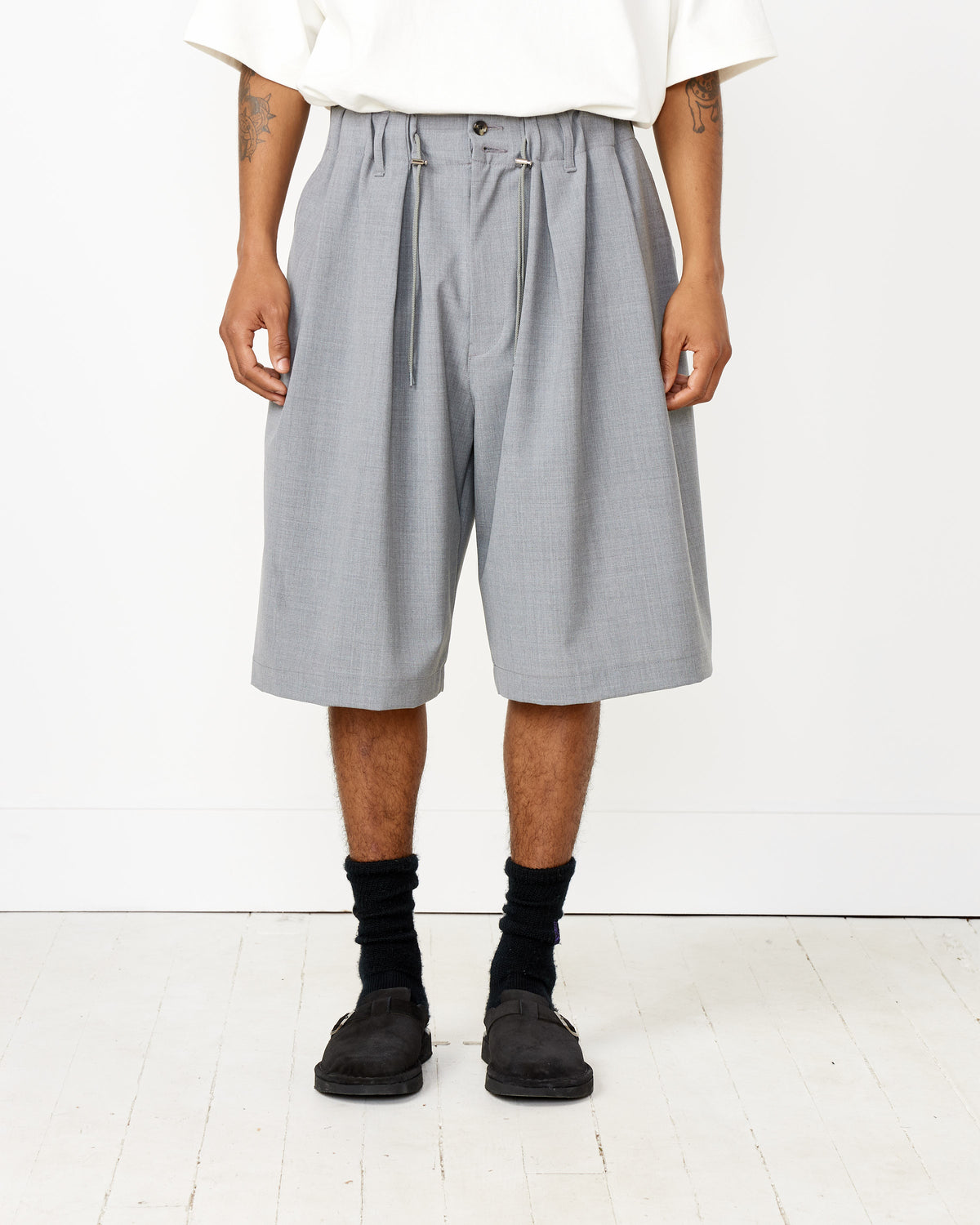 Are you considering purchasing an Circular Short Pants in Gray Sillage ?  Act now