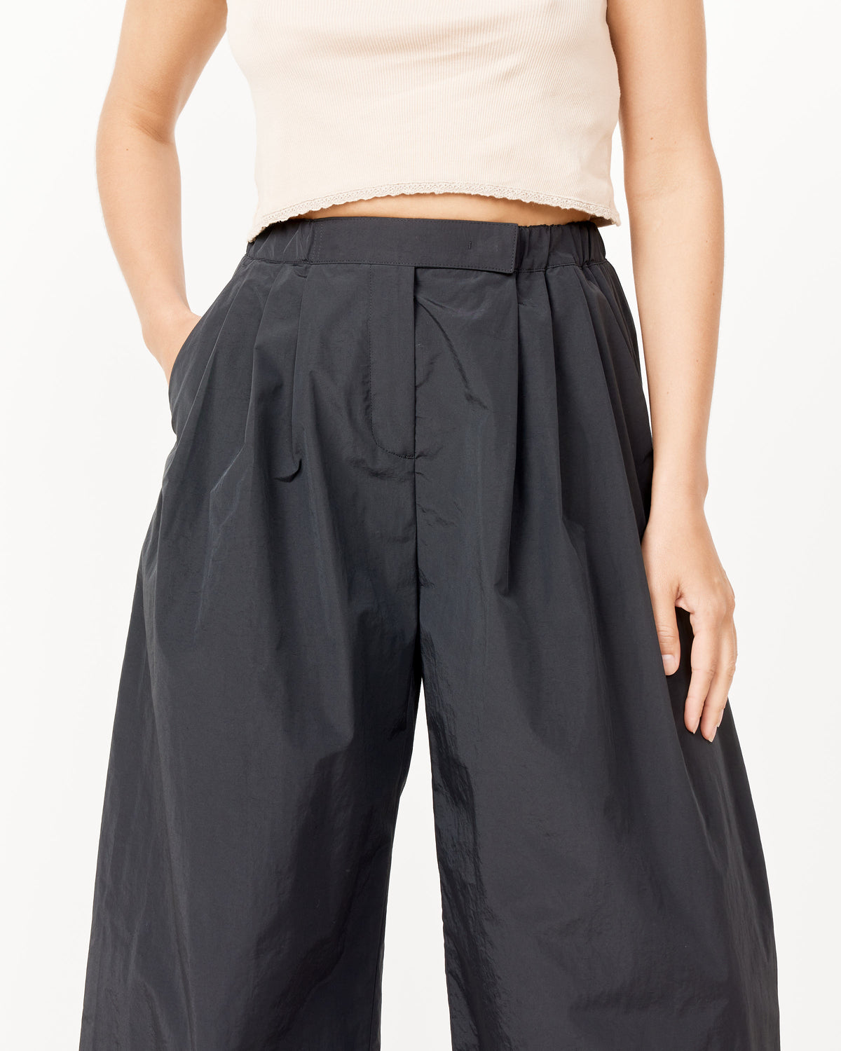 Shop Three Tuck Banding Pants Amomento online with the lowest
